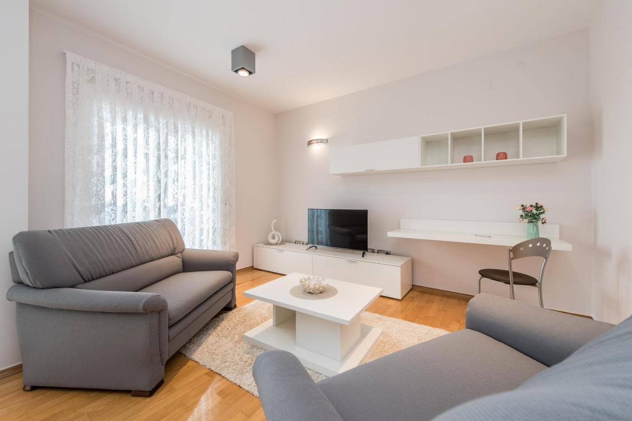 Appartamento Pool Terrace Sea View Sarkic Novaglia Esterno foto