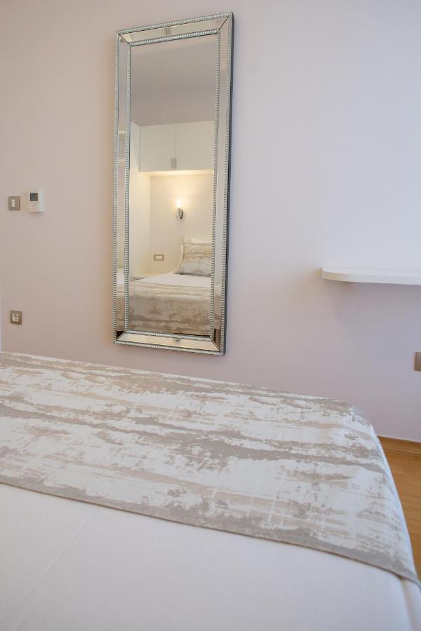 Appartamento Pool Terrace Sea View Sarkic Novaglia Esterno foto